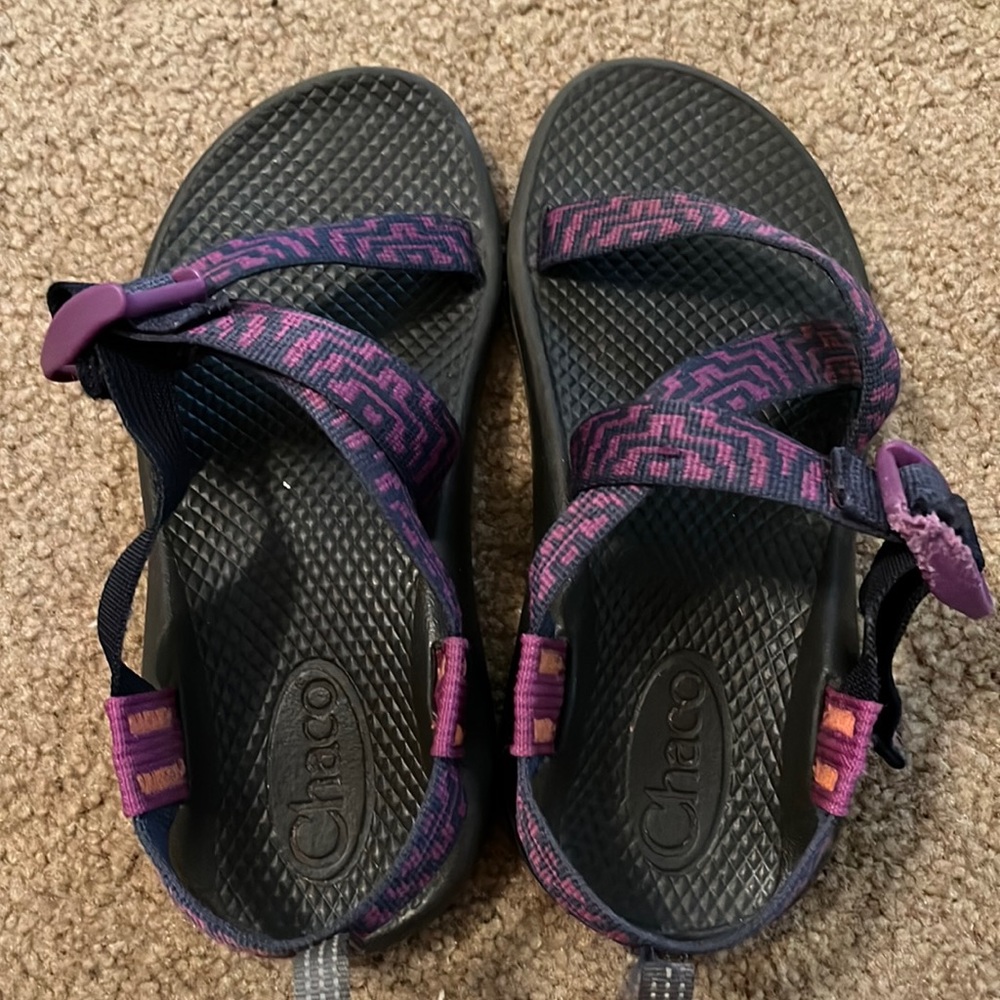 Girls chacos